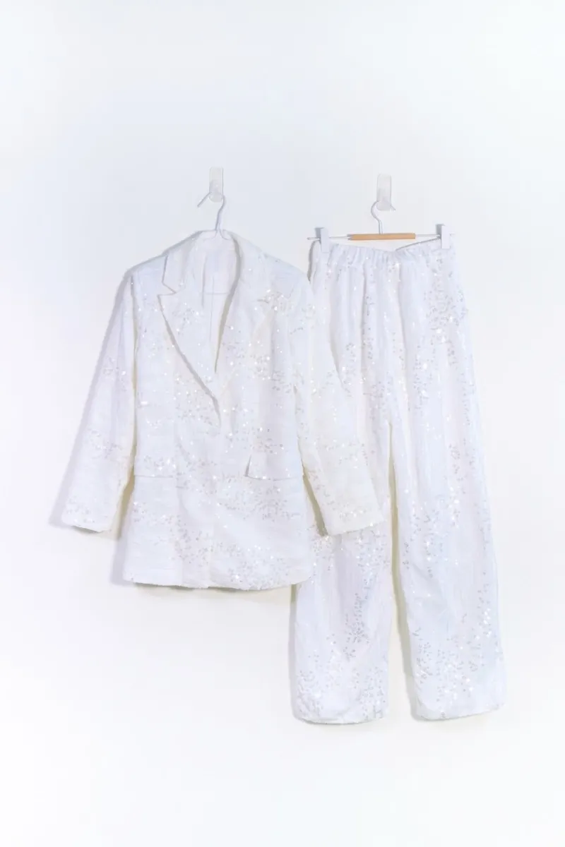 IMAN FANDI WHITE SEQUIN SUIT SET FOR NATIONAL DAY PARADE